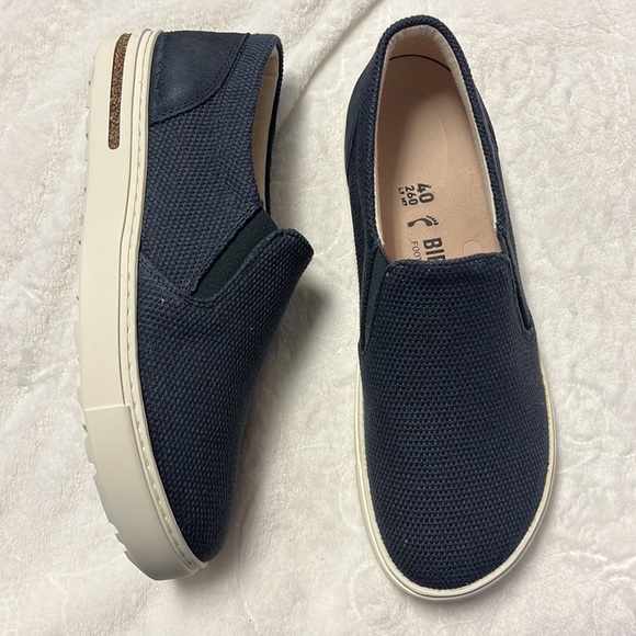 Birkenstock Oswego in midnight - Picture 1 of 3
